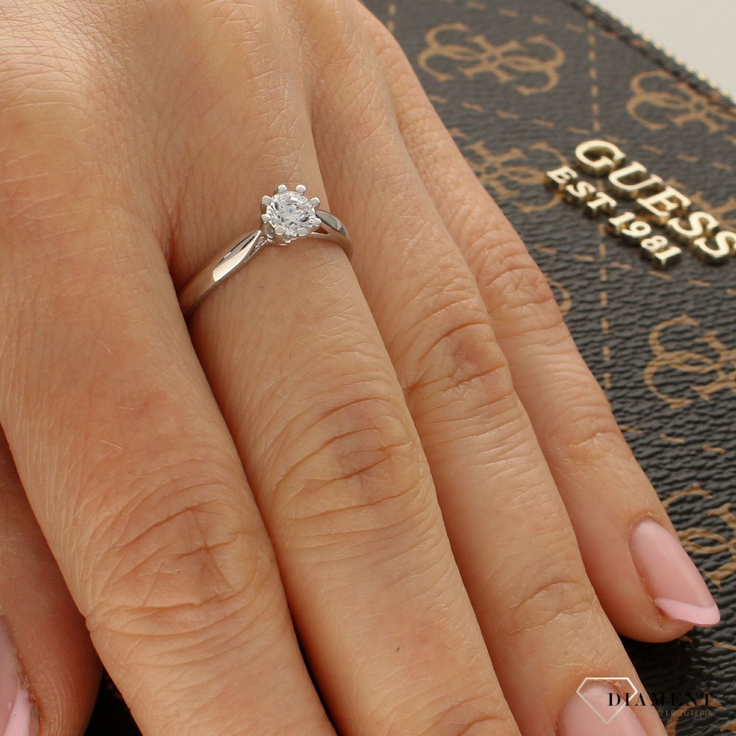 Złoty pierścionek z cyrkonią białe złoto PI 1937A. Pierścionek z białego złota. Pierścionek złoty z cyrkonią. Klasyczny pierścio (3).jpg